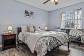 Woodstone Retreat Condo right next to UGA golf course!